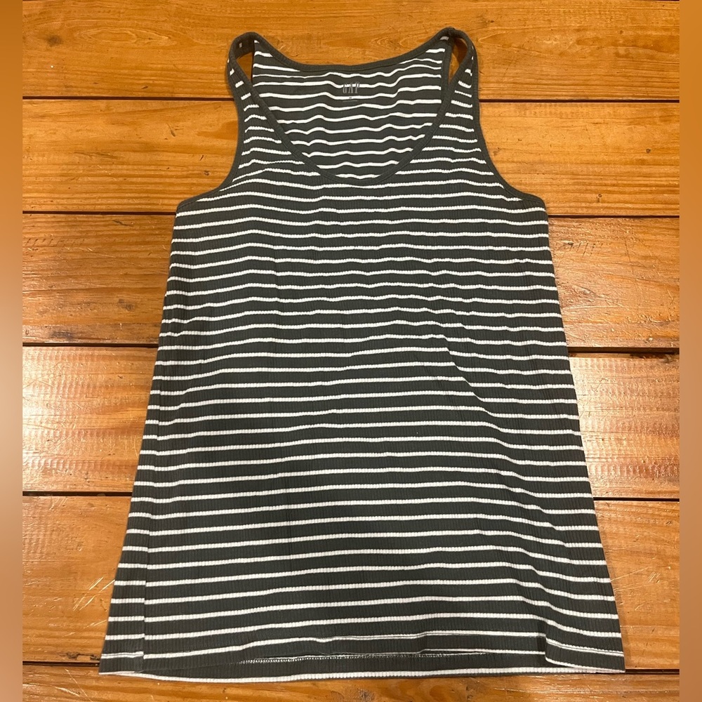(396) *GAP STRIPED TANK TOP*